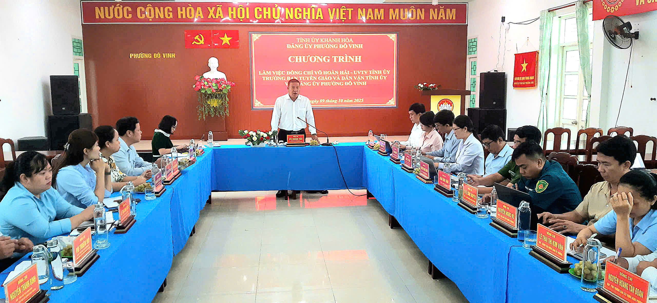 Trưởng Ban Tuyên giáo và Dân vận Tỉnh ủy Võ Hoàn Hải làm việc với Đảng ủy phường Đô Vinh
